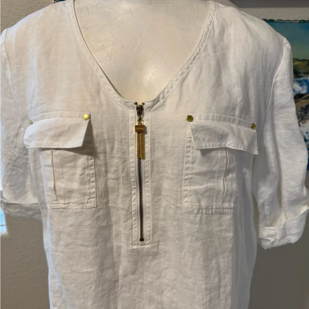 Ellen Tracy White V-Neck Top with Gold Accents - Picture 2 of 6